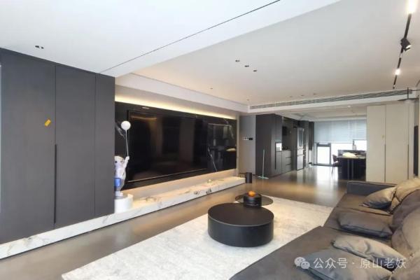 Qara, ağ və boz: Əbədi klassikdir